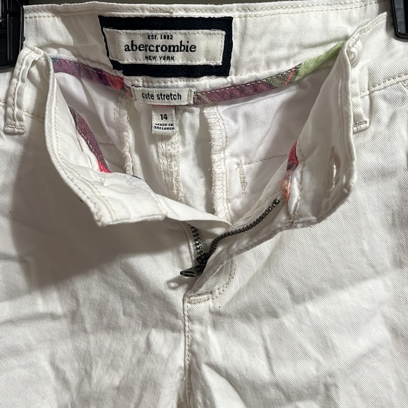 White Abercrombie kids shorts - Picture 3 of 3